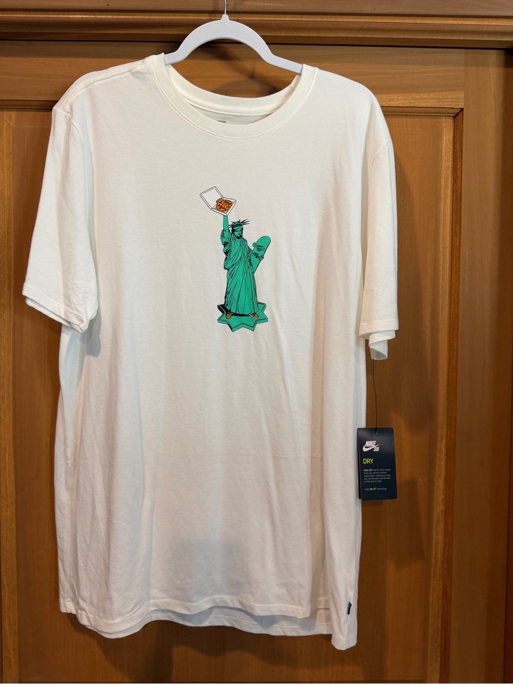 Nike SB Statue of Liberty Pizza Dunks Graphic T-Shirt XL New With Tags